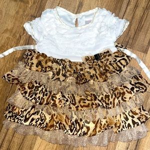 Youngland Baby white and cheetah print dress it’s a size Newborn to 6/9months
